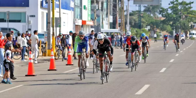 Foto: Leobardo García Reyes // Este día los ciclistas van a Tlacolula.