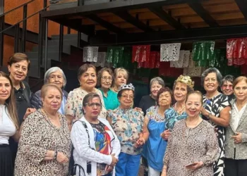 El grupo de amigas Nizarindani compartió un ameno momento celebrando la vida y la amistad.