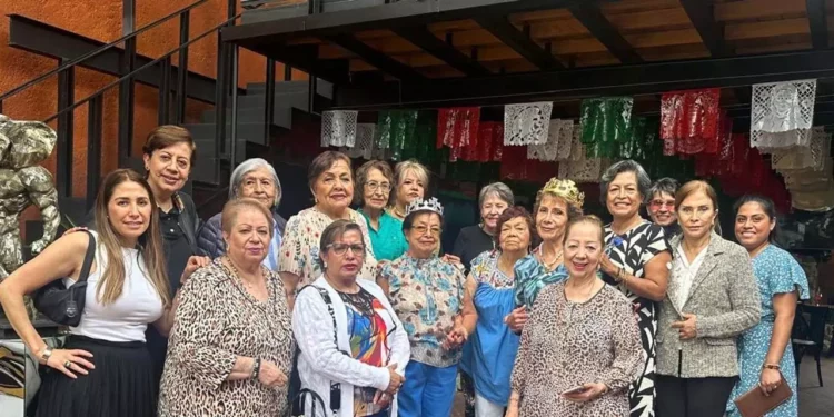 El grupo de amigas Nizarindani compartió un ameno momento celebrando la vida y la amistad.