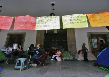 Foto: Adrián Gaytán // Fueron ‘engañados’ para liberar a personas retenidas en el Palacio de Gobierno.