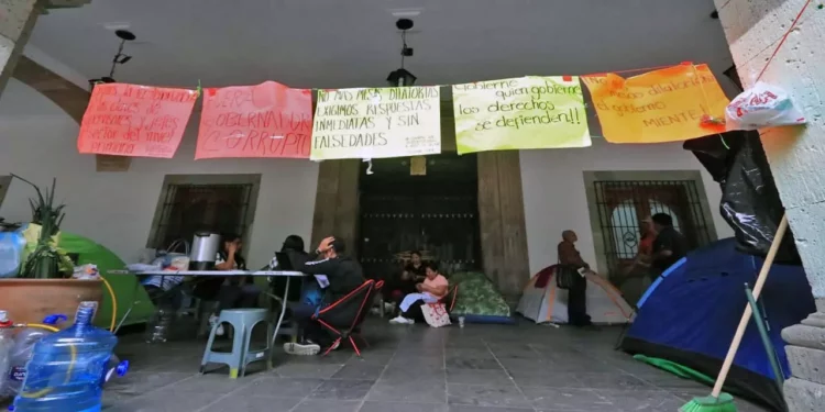 Foto: Adrián Gaytán // Fueron ‘engañados’ para liberar a personas retenidas en el Palacio de Gobierno.