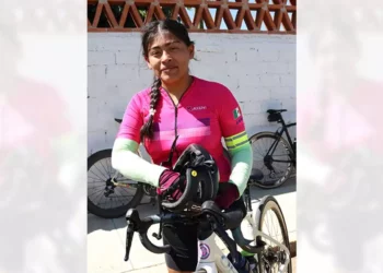 Foto: Leobardo García Reyes // Gilda Andrea Hernández reconoce que correr con varones le mejora el nivel.