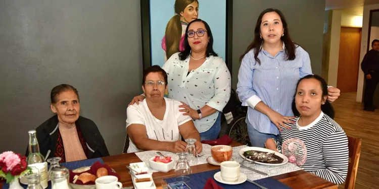 Fotos: Rubén Morales // Momentos de alegría vivió la Claudia Nohemí al recibir obsequios y buenos deseos.