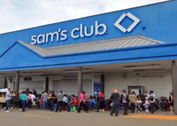 Foto: Adrián Gaytán // Toman centros comerciales de la capital.