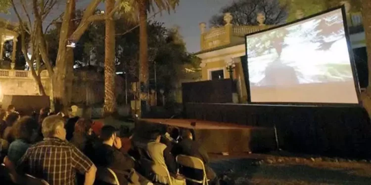 Foto: internet – ilustrativa // 47 de cada 100 adultos de las ciudades analizadas prefiere ir al cine por sobre los conciertos, exposiciones, obras de teatro, entre otros.