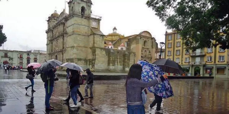 Foto: Archivo El Imparcial // Una zona de baja presión localizada frente a las costas del estado de Oaxaca generará lluvias intensas de 150 a 250 milímetros (mm) en las regiones de la Costa y Sierra Sur.,