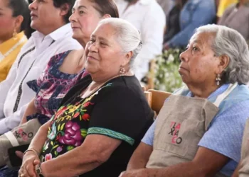 Cocineras tradicionales de Tlaxiaco fueron reconocidas durante el Primer Festival del Mole Negro y Picadillo.