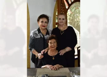 Foto: Rubén Morales // Irene Rodríguez de Díaz, Silvia Rojas de Cabrera y Pilar Mier disfrutaron de un ameno desayuno.