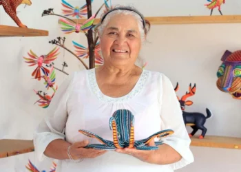 Foto: cortesía // Jesús Jiménez Hernández, artesana y presidenta del Comité del Tianguis Artesanal de Arrazola.