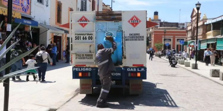 Foto: Adrián Gaytán // Las fugas se deben a factores como el mal estado de tanques estacionarios, rupturas de la tuberías, así como daños en los reguladores, cilindros y válvulas.
