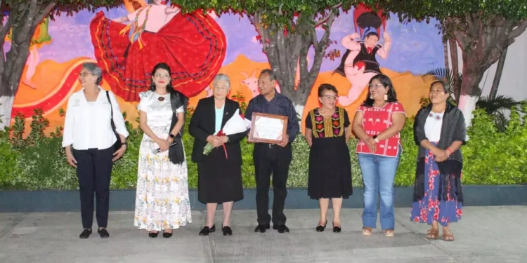 Se entregó un reconocimiento póstumo a Teresita Villa González, hija del maestro Cipriano.
