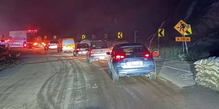 Una larga fila en la Barranca Larga-Ventanilla.