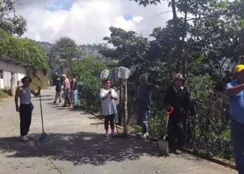 Habitantes unieron esfuerzos para recibir con orden y alegría las festividades de Todos los Santos.
