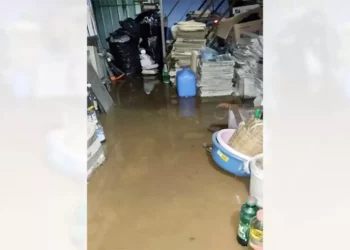 Vecinos de Huautla de Jiménez enfrentaron intensas lluvias y descargas eléctricas.