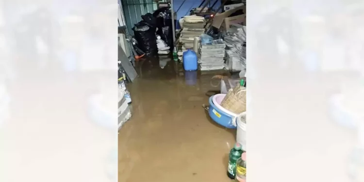 Vecinos de Huautla de Jiménez enfrentaron intensas lluvias y descargas eléctricas.