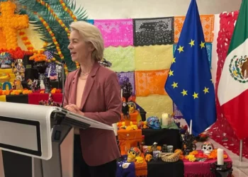 Con altar de Día de Muertos la Unión Europea honra la tradición mexicana