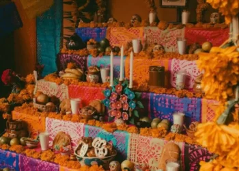 Día de Muertos 2025: ¿Cuándo se pone el altar y qué elementos debe llevar?