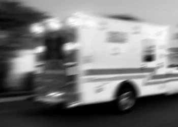 Una mujer de 30 años fue auxiliada por Bomberos tras caer de un vehículo en movimiento en Huajuapan.