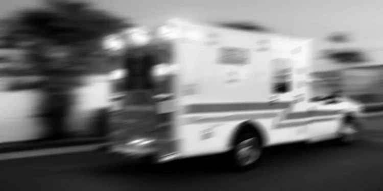 Una mujer de 30 años fue auxiliada por Bomberos tras caer de un vehículo en movimiento en Huajuapan.