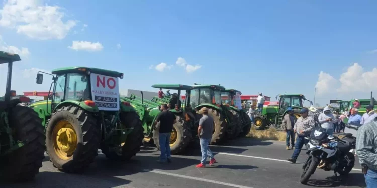 Productores de maíz en pie de lucha: más de 24 horas de bloqueos