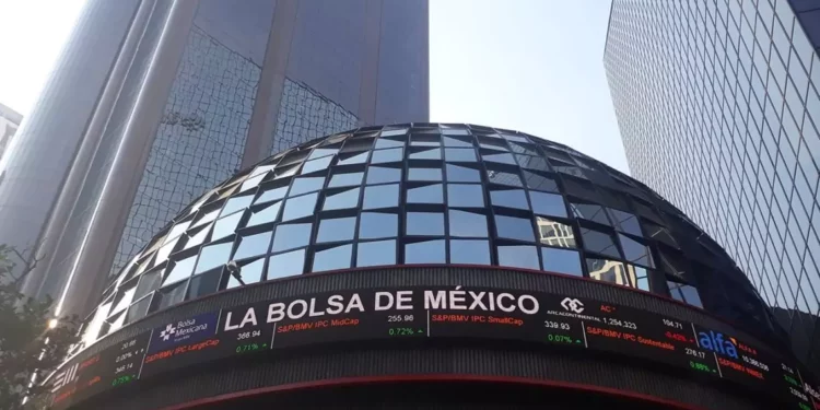 El peso mexicano se depreció un 0,27 % frente al dólar, cotizando 18,39 por cada unidad de la moneda estadounidense.