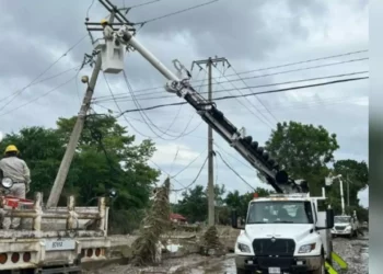 CFE restablece al 100% el suministro eléctrico tras el paso de los ciclones Priscilla y Raymond