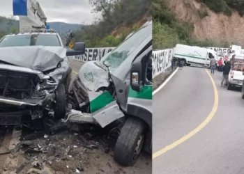 VIDEO | Fuerte colisión entre Urvan y camión de la CFE bloquea paso hacia Ixtlán