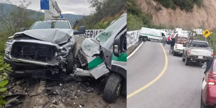 VIDEO | Fuerte colisión entre Urvan y camión de la CFE bloquea paso hacia Ixtlán