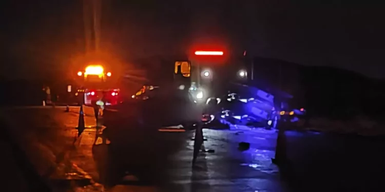 ¡Choque Devastador! Chevy Pop se estrella contra tractocamión en el Istmo y deja tres muertos