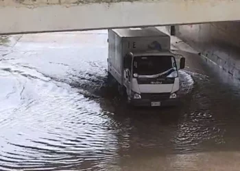 Anegados los pasos a desnivel de riberas del Atoyac; aumenta nivel del río