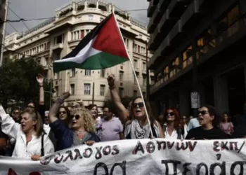 ¿Más de mediodía en el trabajo? Grecia protesta por jornada de 13 horas