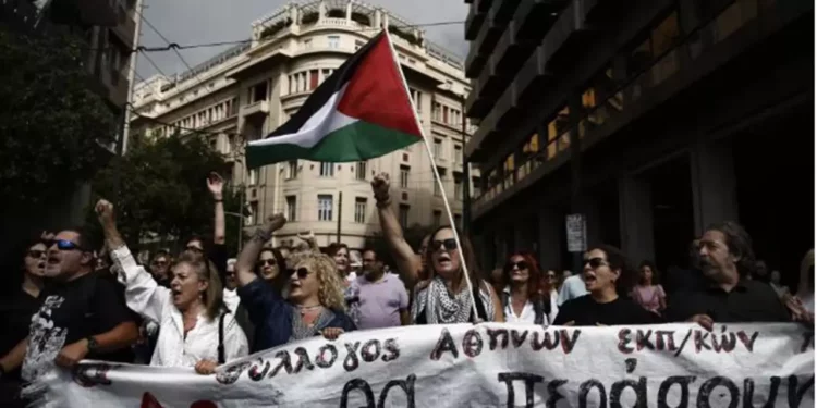 ¿Más de mediodía en el trabajo? Grecia protesta por jornada de 13 horas
