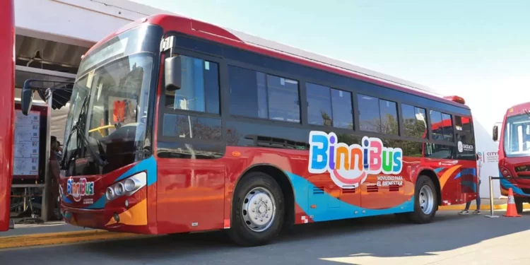 Foto: Adrián Gaytán // El Sistema de Transporte Colectivo Metropolitano “BinniBus”.