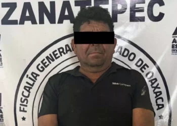 El sujeto F. S. V. fue detenido en calles céntricas de Chahuites.