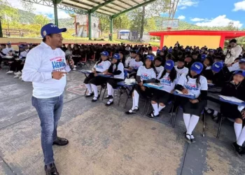 Estudiantes del COBAO Plantel 17 Chalcatongo participaron en una jornada del programa Paz con Justicia y Bienestar.