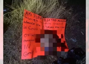Fue encontrada una cabeza humana junto a una cartulina con un mensaje amenazante.