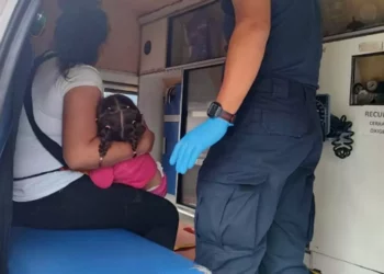 Fueron atendidas por paramédicos de la corporación de bomberos.