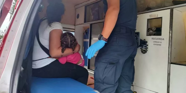 Fueron atendidas por paramédicos de la corporación de bomberos.