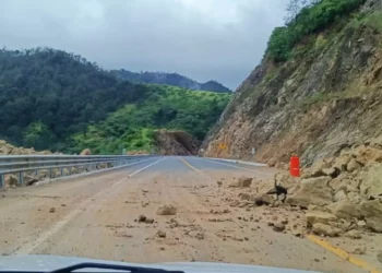 A la Costa, ¡más de 4 horas!; tortuoso tránsito en la Barranca Larga-Ventanilla