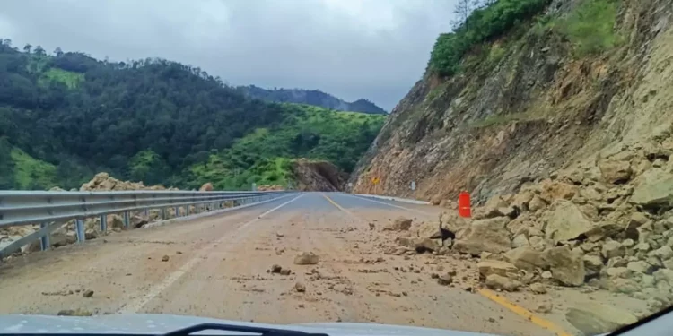 A la Costa, ¡más de 4 horas!; tortuoso tránsito en la Barranca Larga-Ventanilla