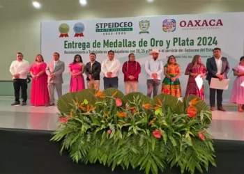 Entre 13 mil y 24 mil pesos, costo por medalla a entregar a burócratas