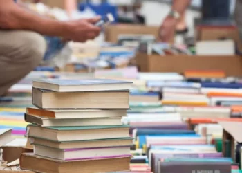 Propone SAT pagar impuestos con libros “que perdieron su valor comercial”