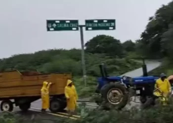 Bloqueo en la pista Salina Cruz Tehuantepec por lío en una clínica