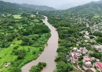 Lejos de las Costas de Oaxaca, se formó la Depresión Tropical Diecisiete -E