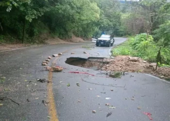 Persiste tránsito intermitente a la Costa; abren vías dañadas por lluvias