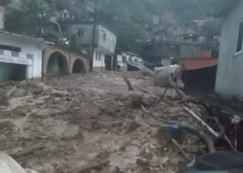 Suben a 37 los muertos por las lluvias; 5 estados, bajo el agua