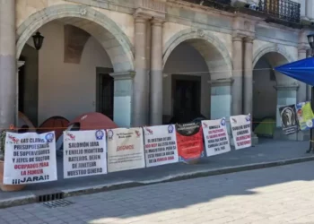 Acuerdan manifestantes levantar plantón del Zócalo de Oaxaca