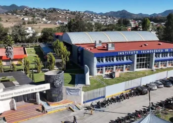 Integrantes del SNTE Sección 61 demandaron la atención a las problemáticas internas del plantel.