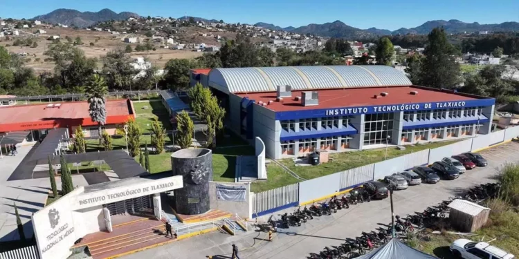 Integrantes del SNTE Sección 61 demandaron la atención a las problemáticas internas del plantel.
