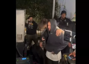 VIDEO | Justin Bieber toca la tambora y “canta” banda: ¿coqueteo con el regional mexicano o pura ocurrencia?